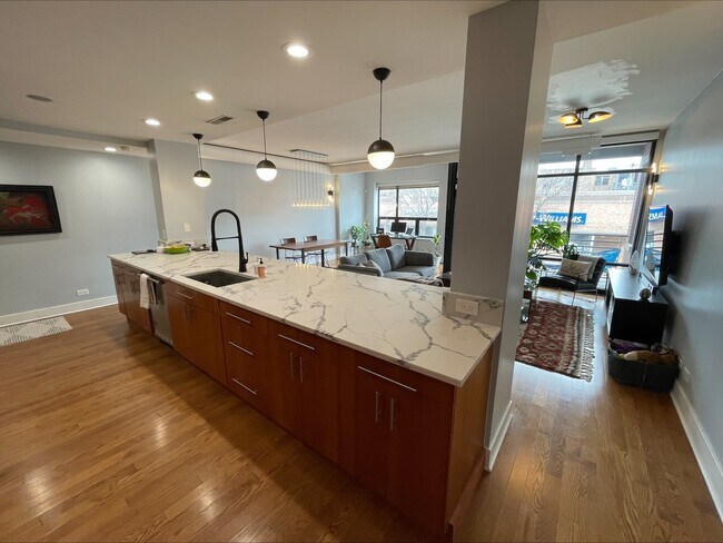 Building Photo - 3310 N Halsted St
