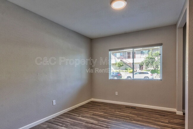 Building Photo - 419 Watson St