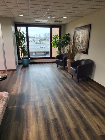 3rd fl hall - 950 E Rue de la Banque
