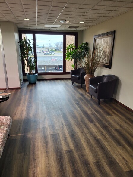 3rd fl hall - 950 E Rue de la Banque St