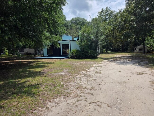 Building Photo - 2824 W Black Creek Rd
