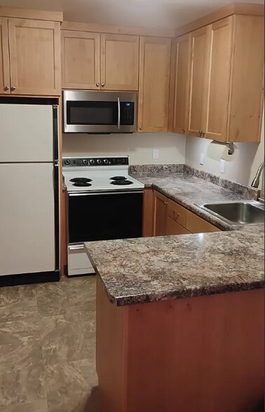 Kitchen - 8732 Woodman Way