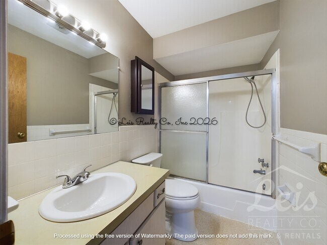 Building Photo - 1359 Chippewa Dr