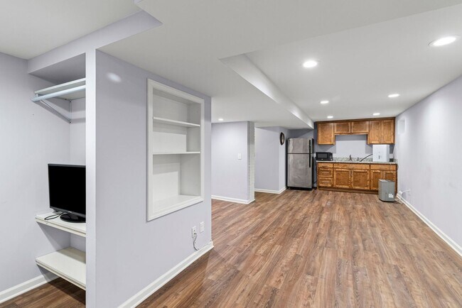 Building Photo - 7409 Jarboe St