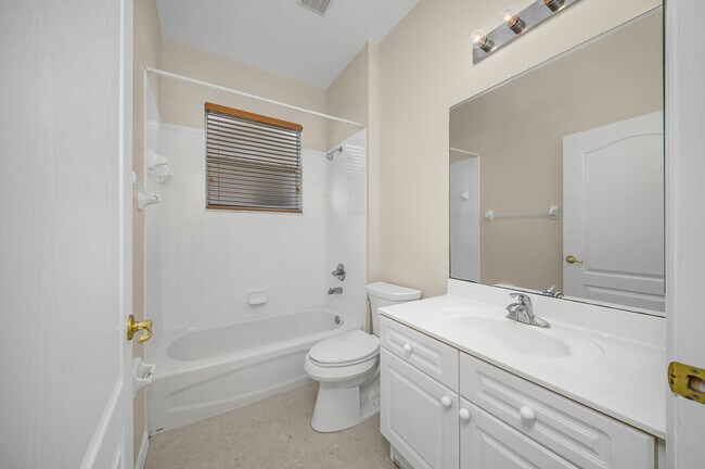 Building Photo - 2056 Crestview Way