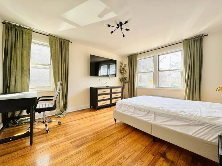 Building Photo - Furnished room/NOT APARTMENT