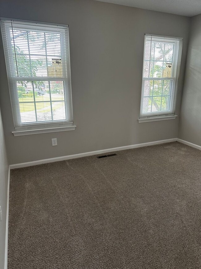 Building Photo - Plantation Woods  in Chesapeake 3 BR, 2.5 BA, 2 Car Garage
