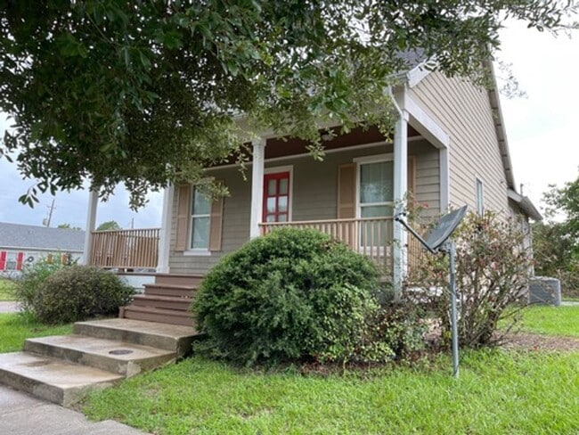 Building Photo - Single Family Home