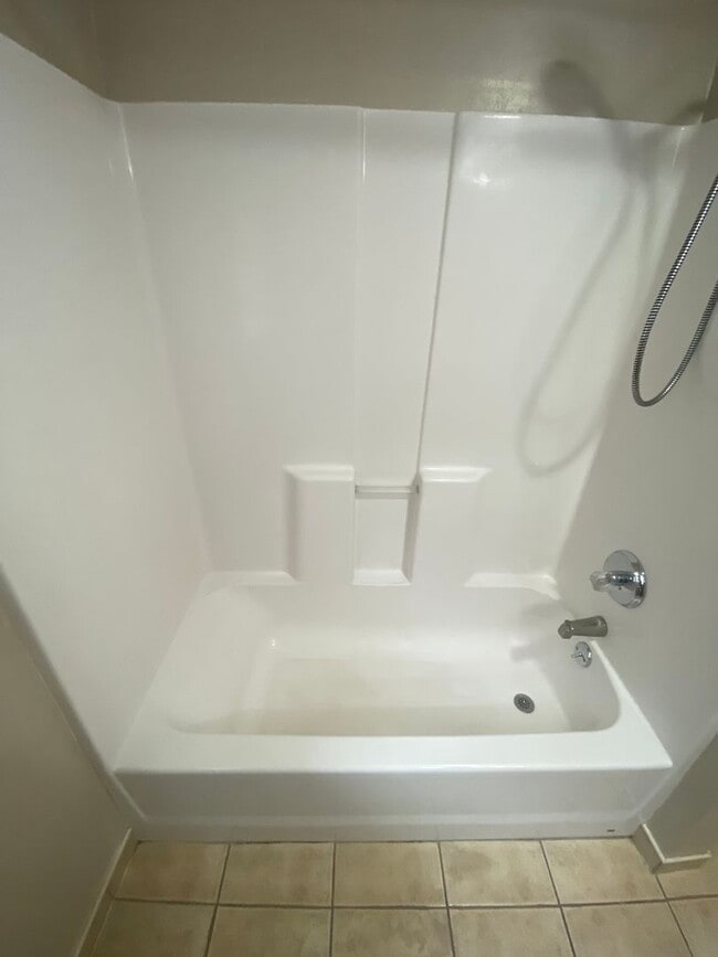 Building Photo - 206 Webb Rd