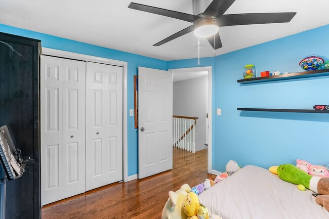 Building Photo - Beautifully Updated 4 Bedroom, 2.5 Bath Home in Fairview