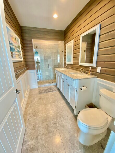 Building Photo - 424 Lake Mirror Dr
