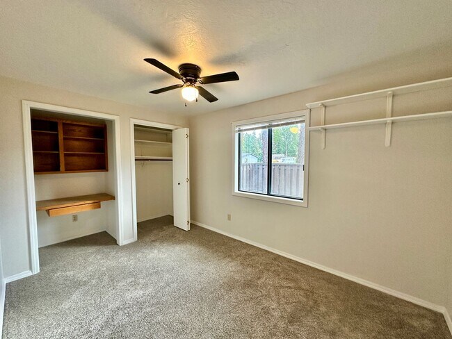 Building Photo - For Rent: Cozy 2 Bed / 2 Bath Condo with Enclosed Yard & Detached Garage