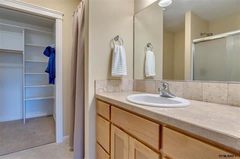 Building Photo - 537 SE Oak Grove Ave