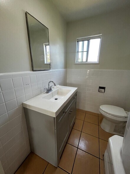 Building Photo - 10620 Downey Ave