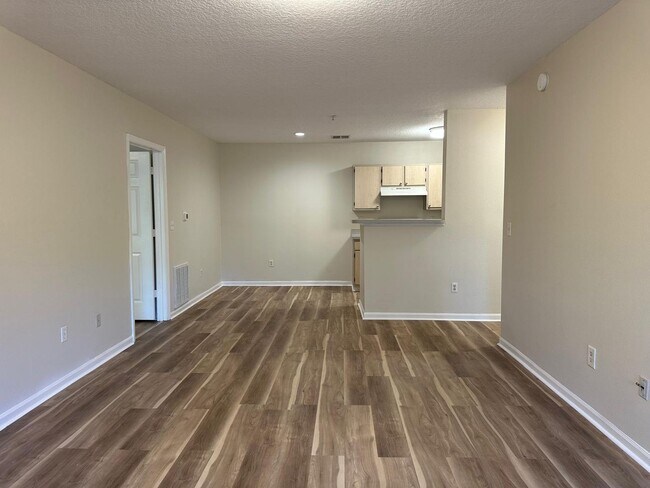 Building Photo - Freshly Updated Sunset Lake Condo (2 Bed, 2 Bath, 1st floor)