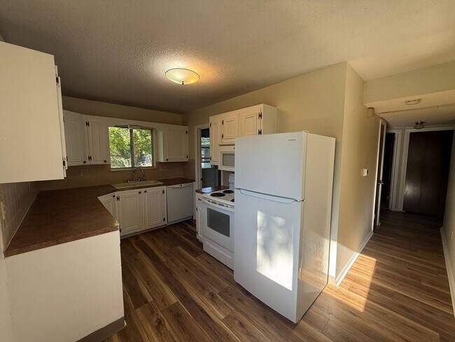 Building Photo - Hale - S St Duplex