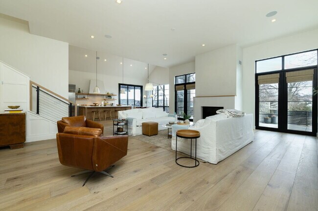 Building Photo - Beautiful Fully Furnished Custom Home in Rancharrah