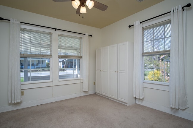 Building Photo - 445 S Broad St