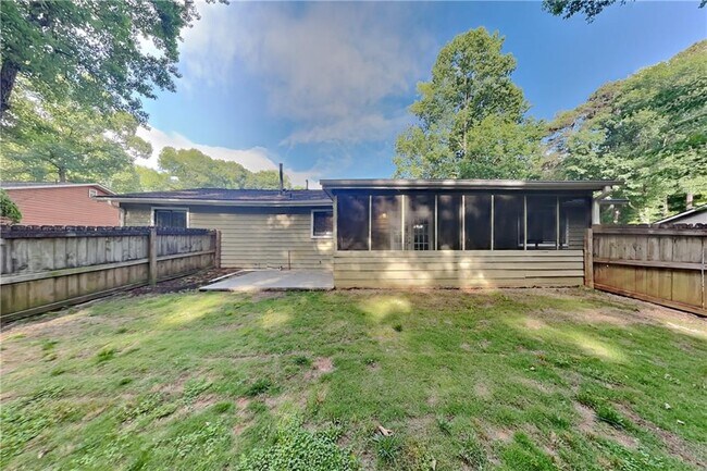 Building Photo - 4741 Nutmeg Way SW