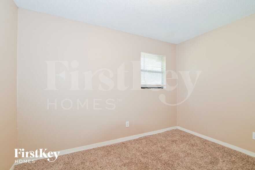 Building Photo - 10070 Harris Ave