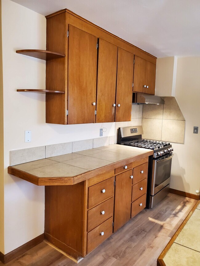 07_Kitchen_1 - 230 Yale Pl