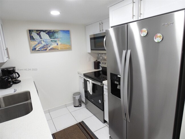 Building Photo - 1623 Collins Ave