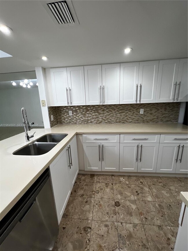 Building Photo - 1717 N Bayshore Dr