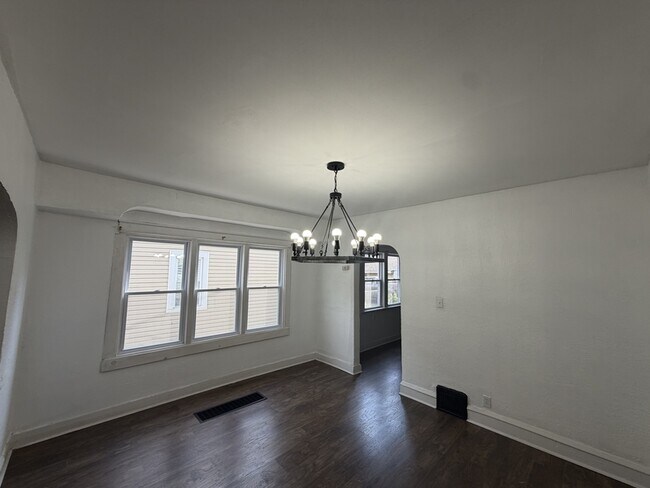 Building Photo - 4126 E 143rd St