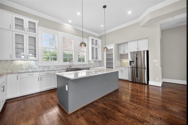 Building Photo - 520 S Pearl Expy