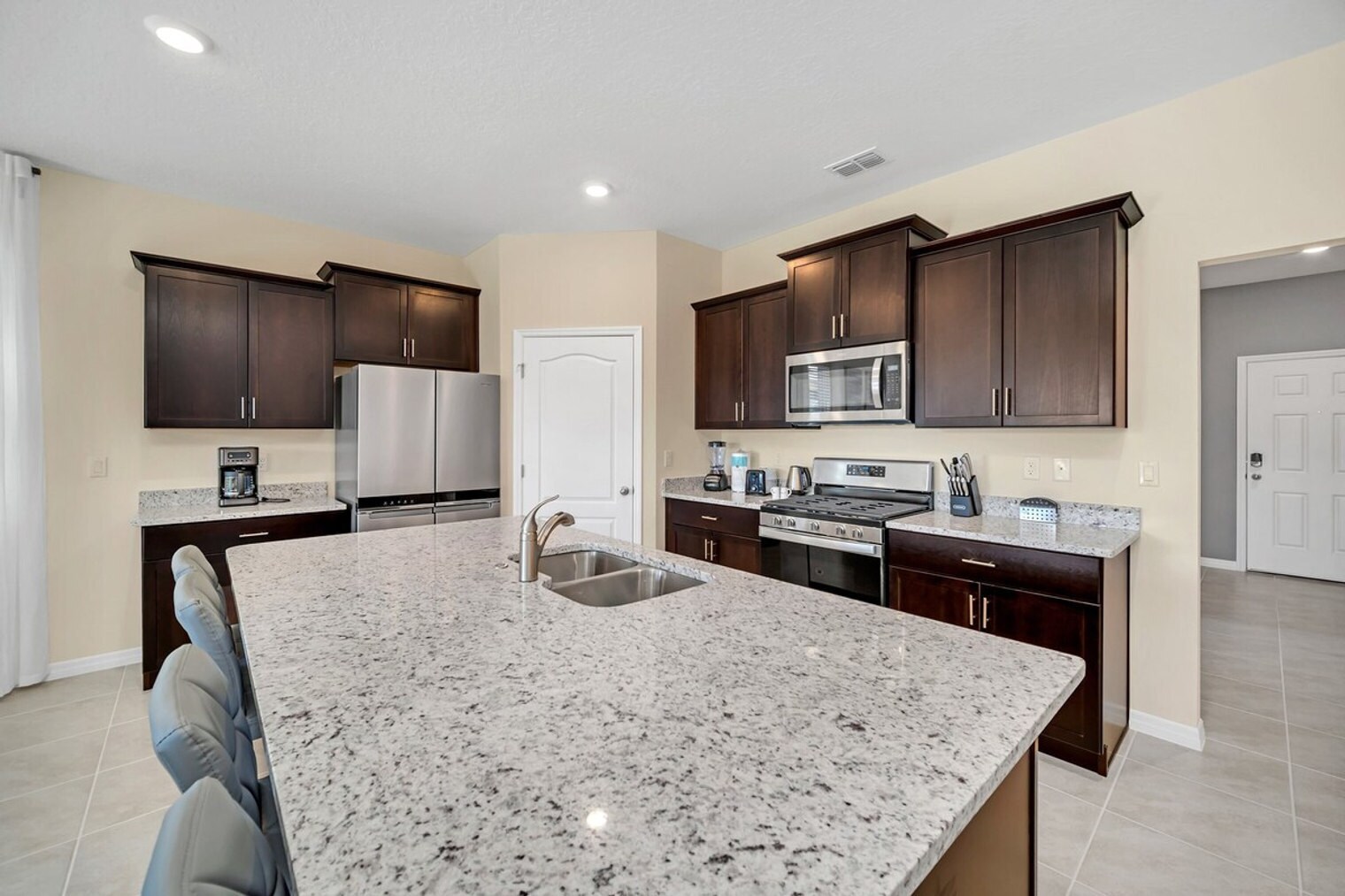 Building Photo - 7551 Oakmoss Loop