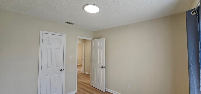Building Photo - 3522 Barker Dr