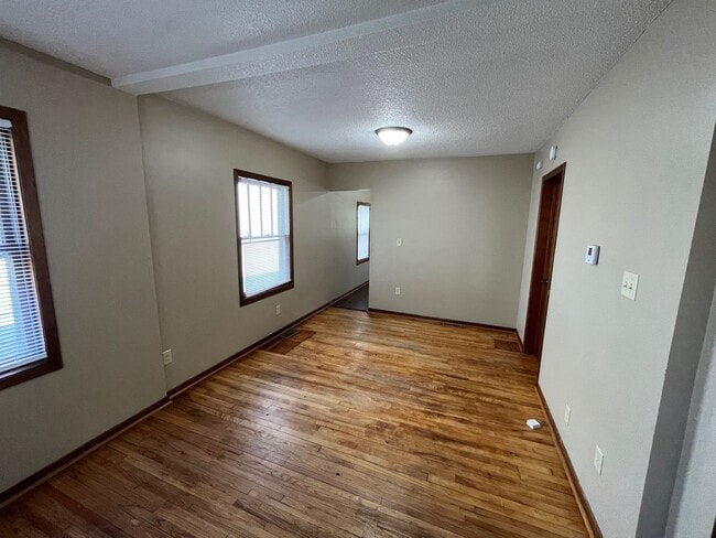 Building Photo - Single Family Home located south of Como P...