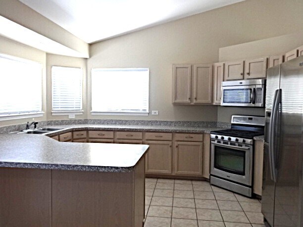 Building Photo - 1648 Quinn Dr