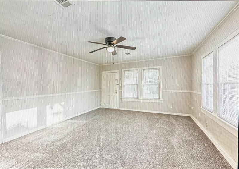 Building Photo - 208 W Lobit Ave