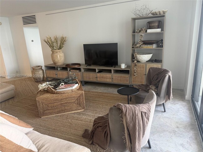 Building Photo - 1111 Crandon Blvd