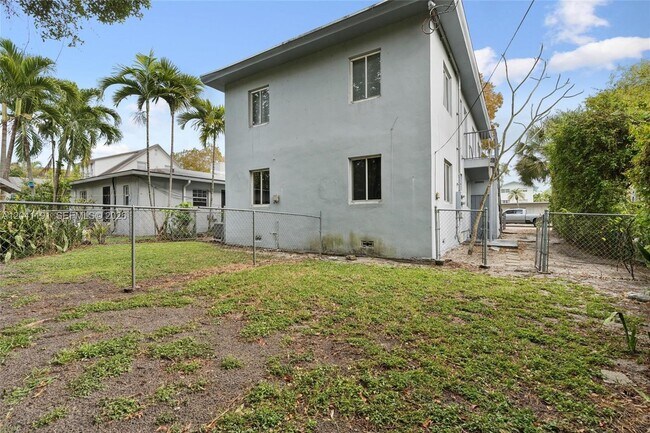 Building Photo - 435 NE 69th St