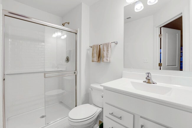 Building Photo - 1200 Lakepointe Dr