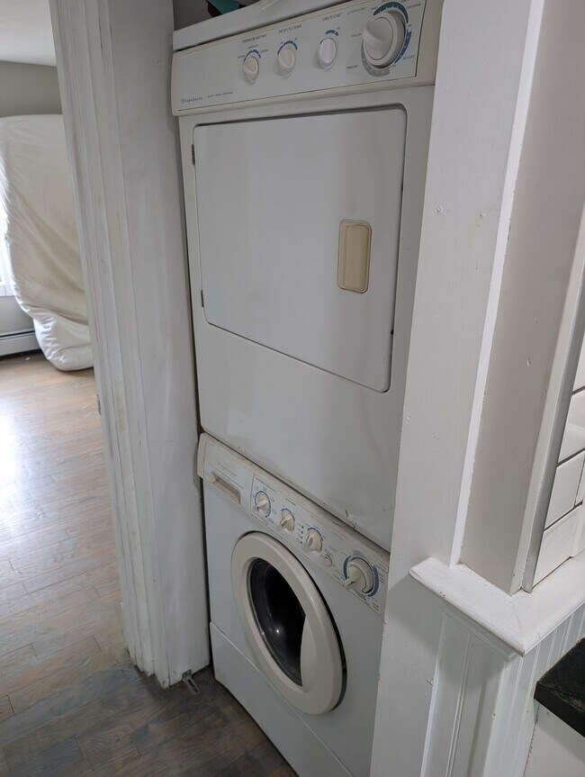 Building Photo - 121 Franklin St