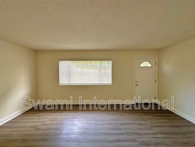 Building Photo - 25530 1/2 Oak St.