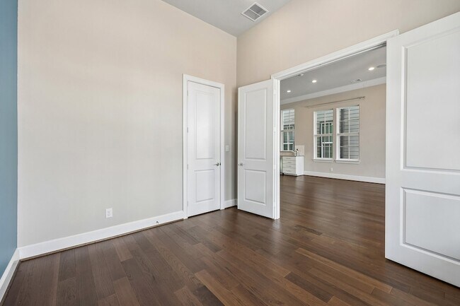 Building Photo - 708 Wooster Ln