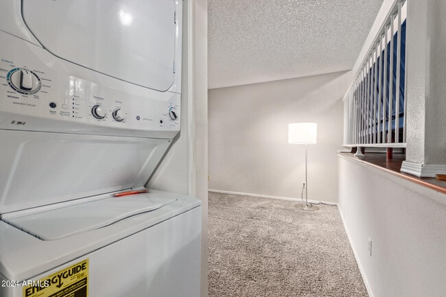 Building Photo - 921 W University Dr