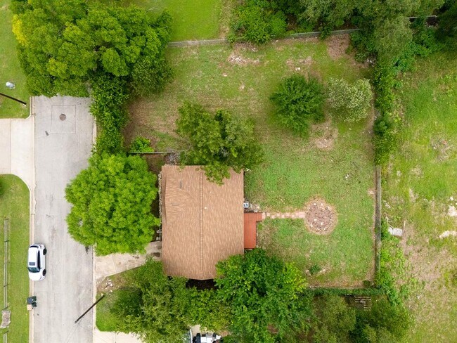 Building Photo - 601 Rucker St