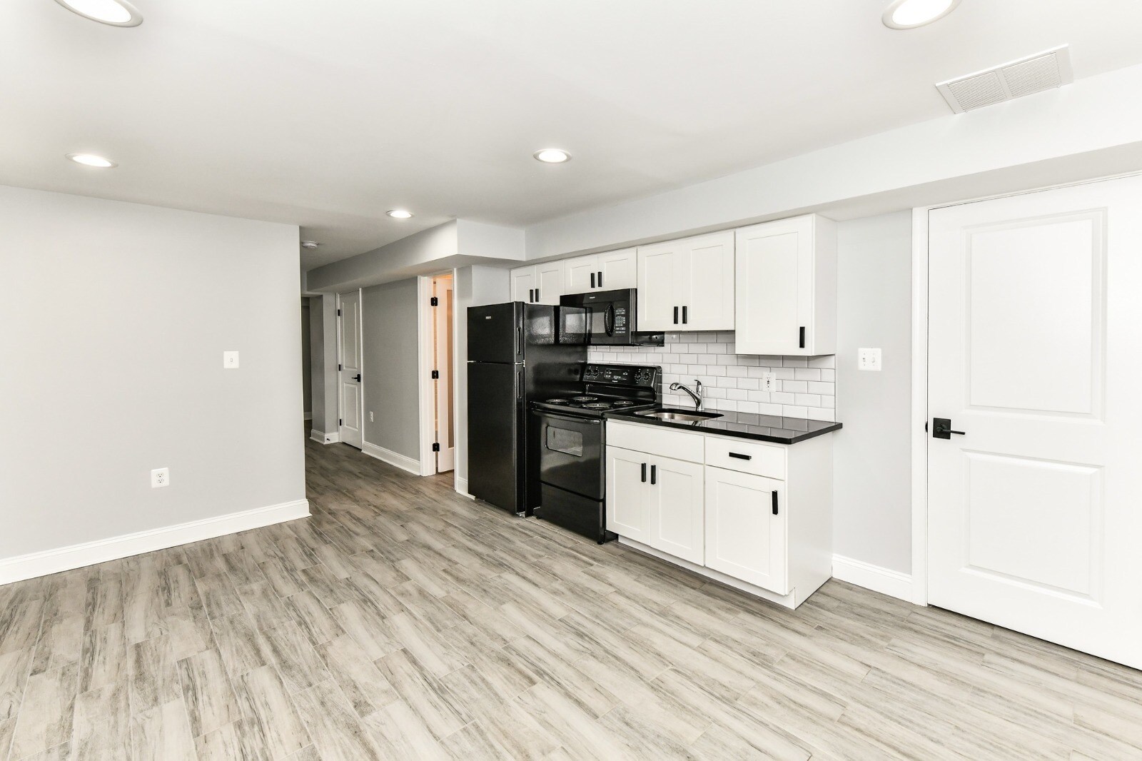 Building Photo - 5352 Chillum Pl NE