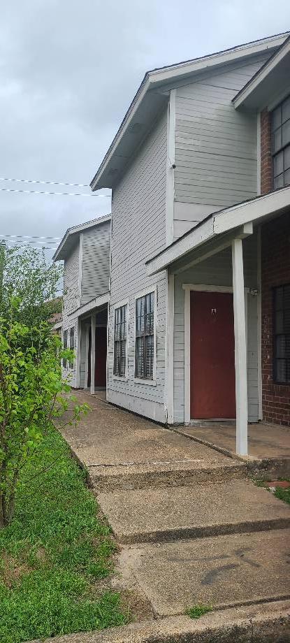 Building Photo - Two story apartment