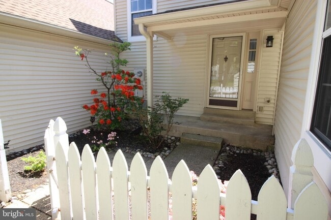 Building Photo - 1632 McNelis Dr