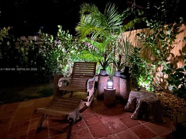 Building Photo - 240 Greenwood Dr