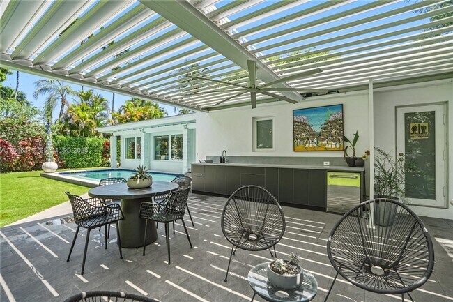 Building Photo - 7830 SW 53rd Pl