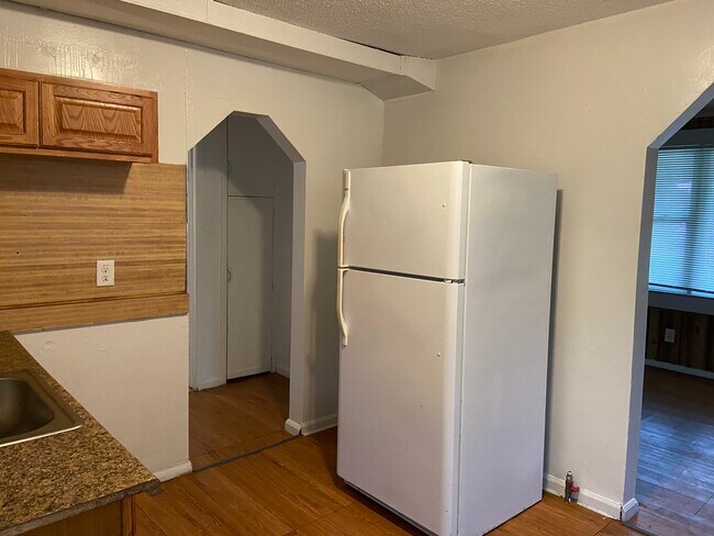 Building Photo - 11443 Caddilac Ave