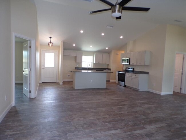 Building Photo - 3112 Pinetree St