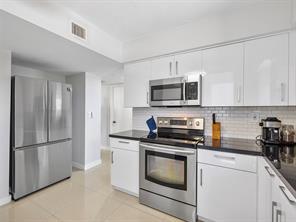 Building Photo - 3372 NE 191st St